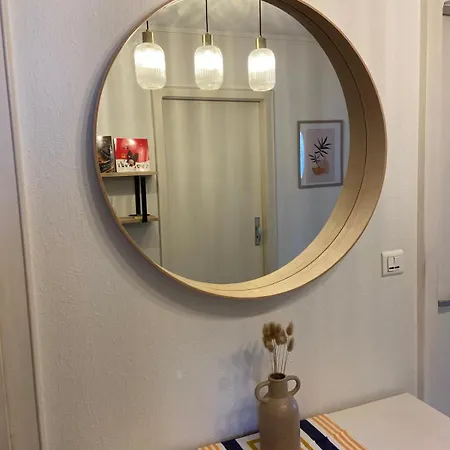 Joli Proche Gare Apartment *