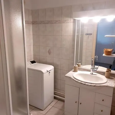 Joli Proche Gare Apartment *